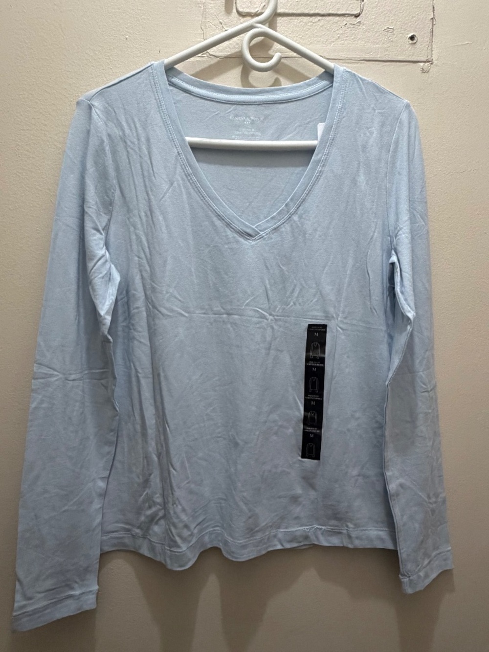 Banana Republic Factory Timeless Long Sleeve V-Neck T-Shirt Size MEDIUM